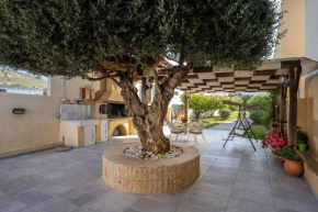 Garden House By Estia